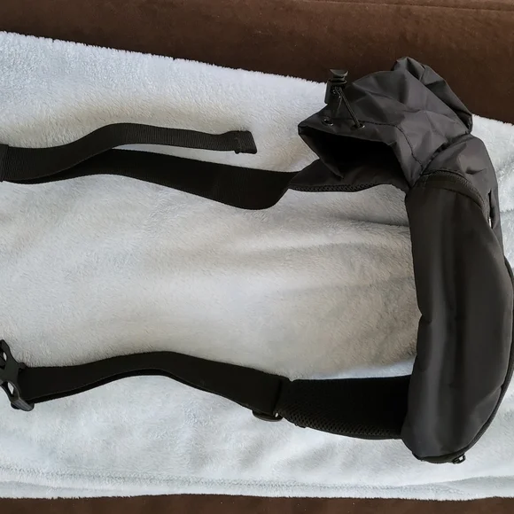 NWOT Oakley waist pack
